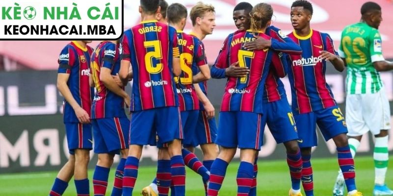 Gây sốc tại Camp Nou: HLV Flick bị “bỏ qua” và dấu hỏi về quyền lực chuyên môn