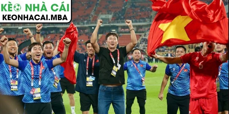 Truyền Thông Xứ Chùa Vàng Cúi Đầu Trước HLV Kim Sang-Sik, Kêu Gọi Đập Đi Xây Lại 3 Lời kêu gọi “đập đi xây lại” và khủng hoảng hệ thống bóng đá Thái Lan