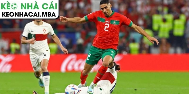 Morocco vào tứ kết sau trận đấu căng như dây đàn
